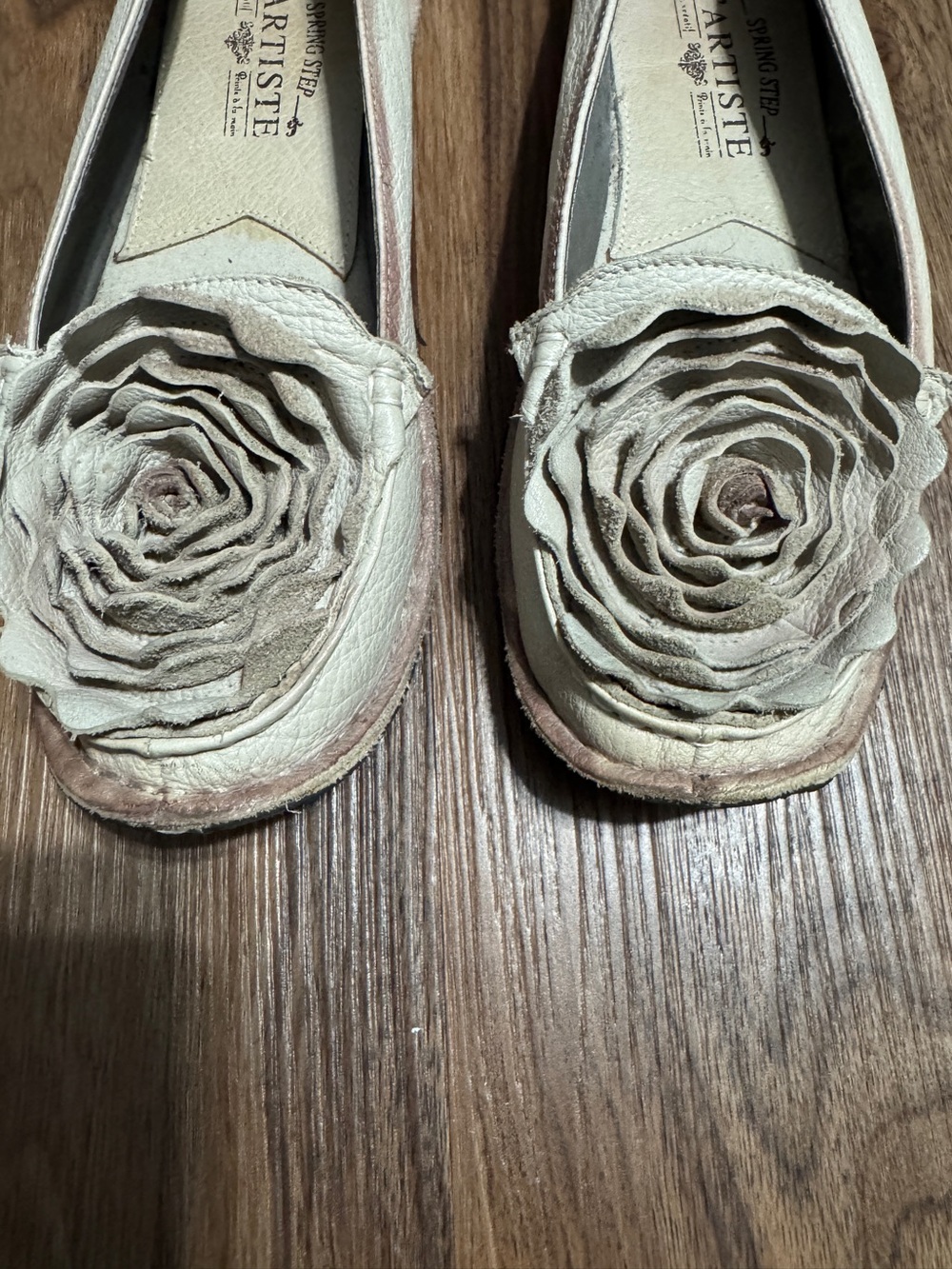 L'Artiste by Spring Step Dezi Leather Slip-on Shoes w/Decorative Flower 6.5/7 - Picture 3 of 14